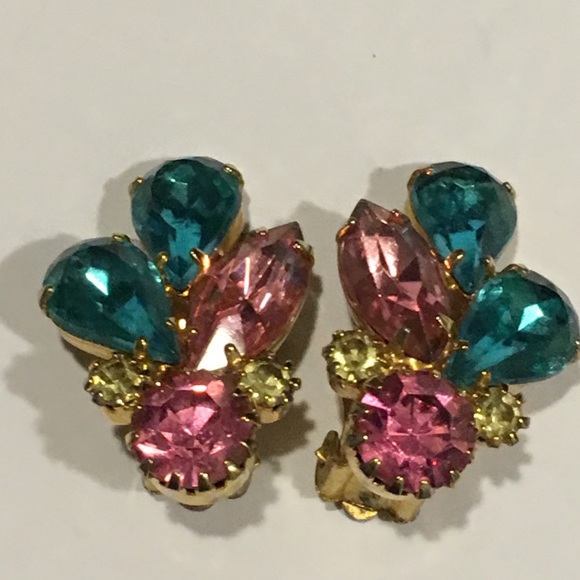 Vintage Rhinestone Gold Tone Earrings - Picture 6 of 8